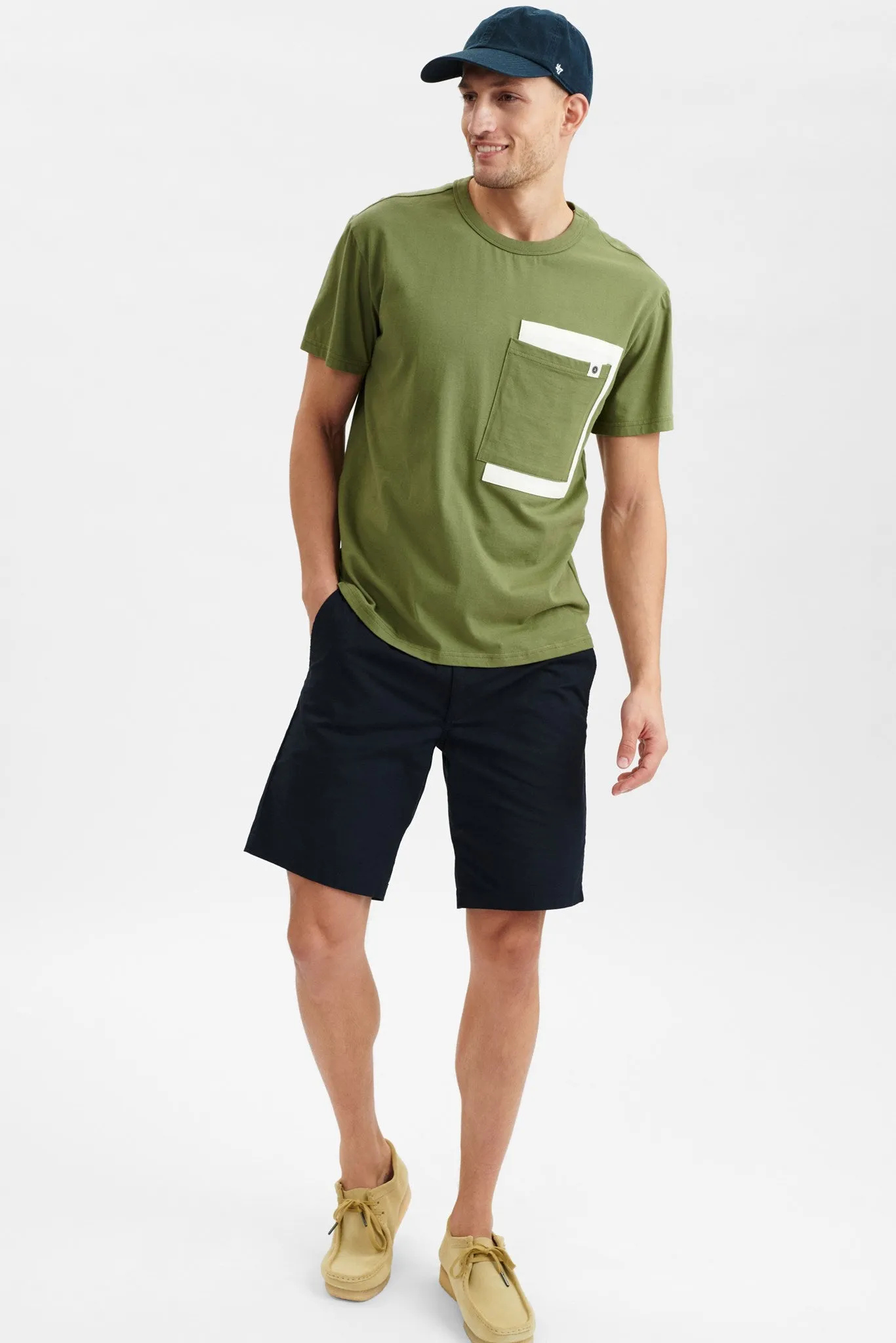 AKKIKKI DOUBLE POCKET TEE - Olivine