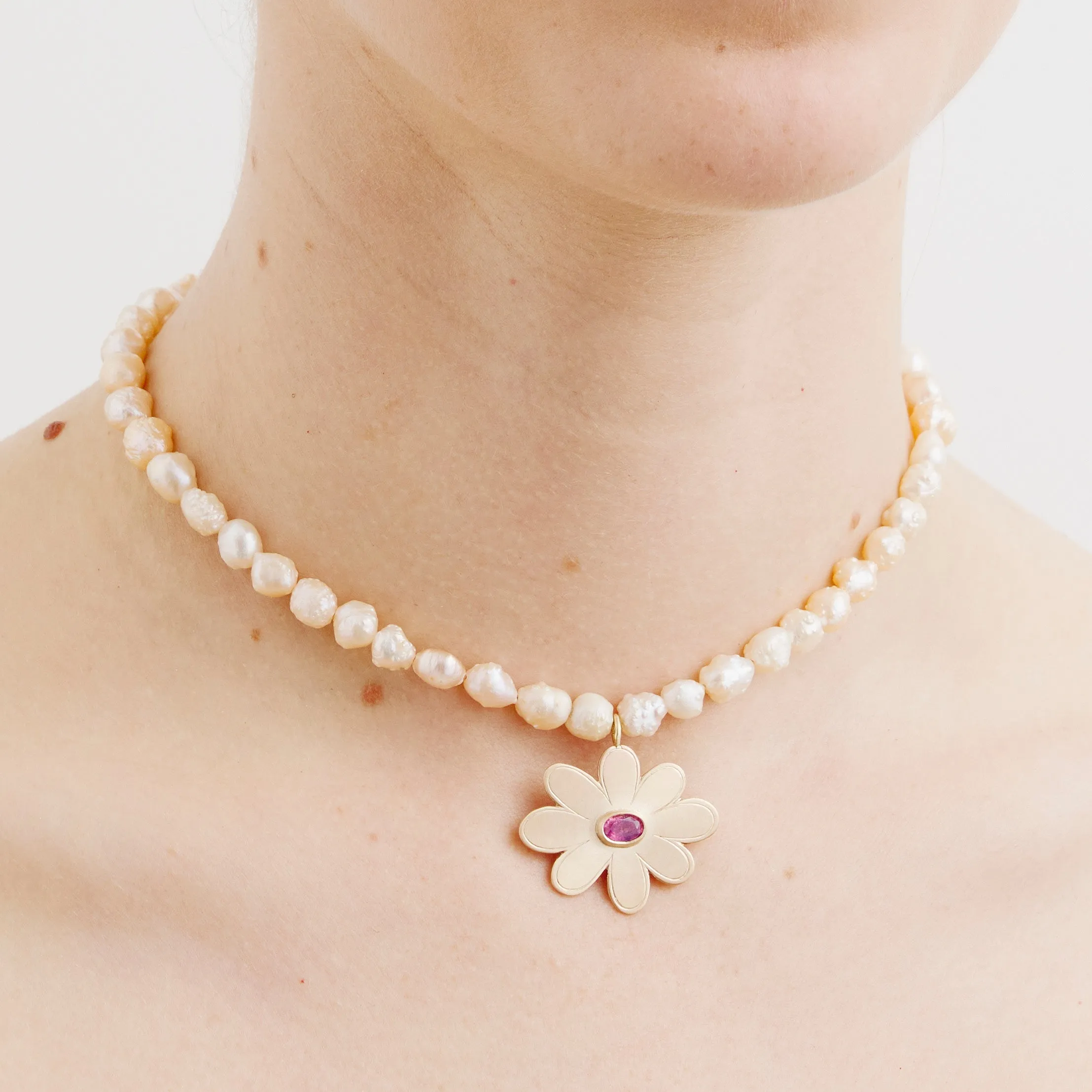 Daisy & Pearls Necklace